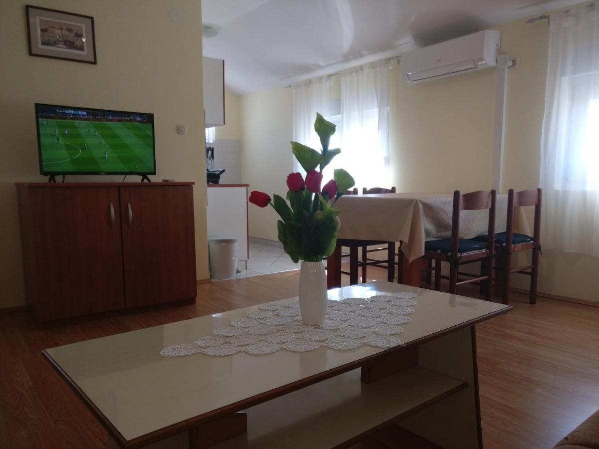Apartment Bucic Vir Buitenkant foto