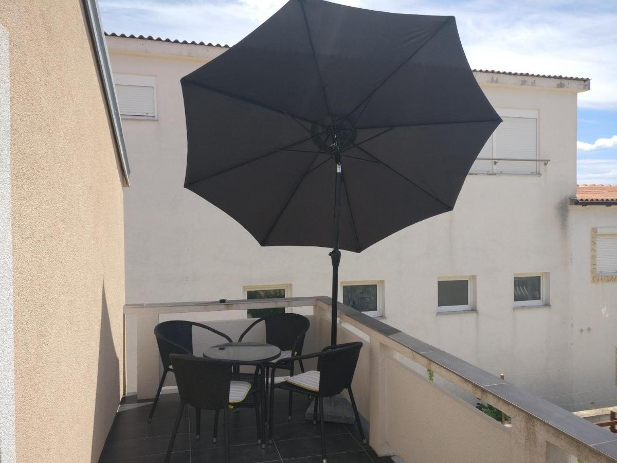 Apartment Bucic Vir Buitenkant foto